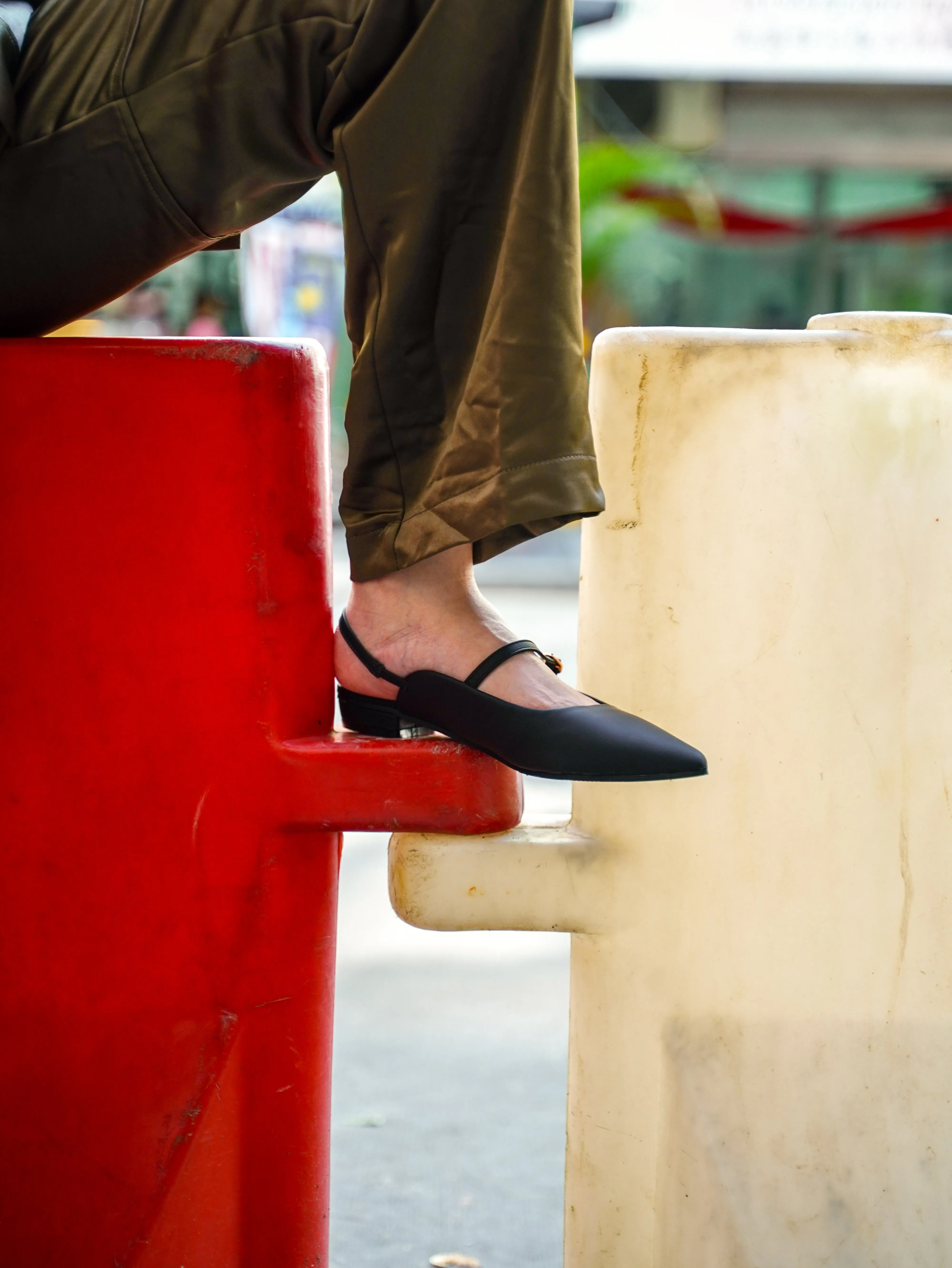 Eurig Pointed Toe Flats & Ballerina (Black)